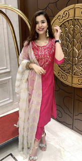 Chitranshi Dhyani feet photo 2
