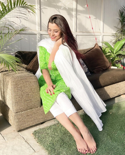 Chitranshi Dhyani feet photo 1