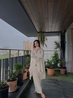 Chitranshi Dhyani feet photo 10