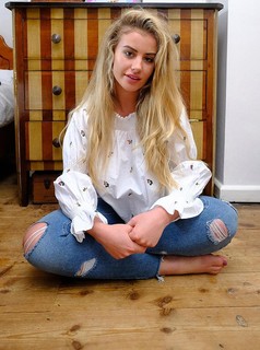 Chloe Ayling feet photo 15
