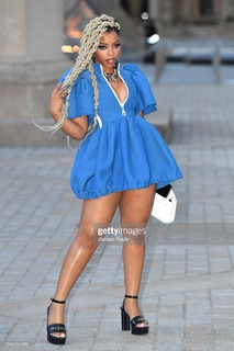 Chloe Bailey feet photo thumbnail