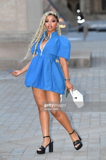 Chloe Bailey feet photo thumbnail