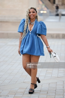 Chloe Bailey feet photo thumbnail