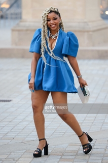 Chloe Bailey feet photo thumbnail
