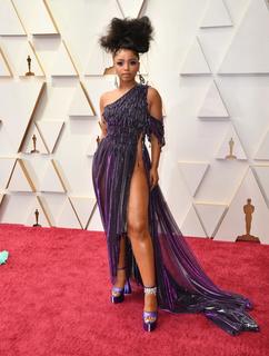 Chloe Bailey feet photo thumbnail