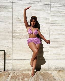 Chloe Bailey feet photo thumbnail