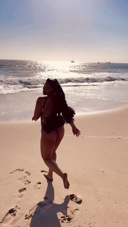 Chloe Bailey feet photo thumbnail
