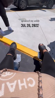 Chloe Bailey feet photo thumbnail