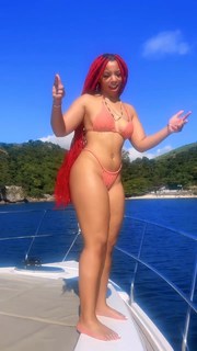 Chloe Bailey feet photo thumbnail