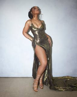 Chloe Bailey feet photo thumbnail