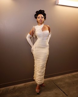 Chloe Bailey feet photo thumbnail
