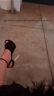 Chloe Bailey feet photo thumbnail