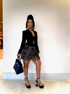Chloe Bailey feet photo thumbnail