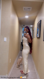 Chloe Bailey feet photo thumbnail