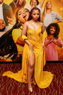 Chloe Bailey feet photo thumbnail