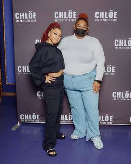 Chloe Bailey feet photo thumbnail