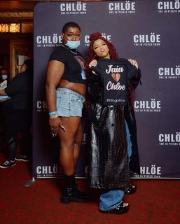 Chloe Bailey feet photo thumbnail