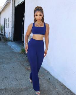Chloe Bailey feet photo thumbnail