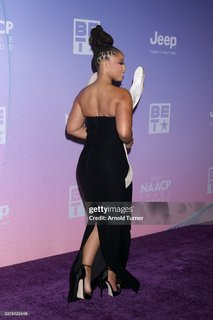 Chloe Bailey feet photo thumbnail