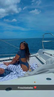 Chloe Bailey feet photo thumbnail