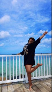 Chloe Bailey feet photo thumbnail