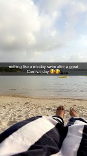 Chloe Bailey feet photo thumbnail