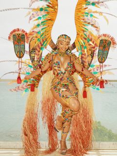 Chloe Bailey feet photo thumbnail