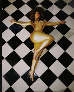 Chloe Bailey feet photo thumbnail