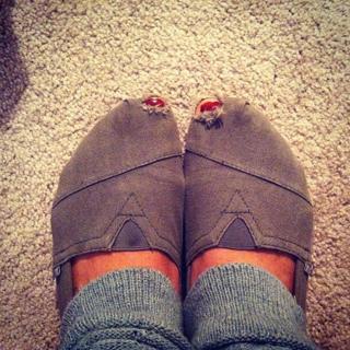 Chloe Bennet feet photo thumbnail