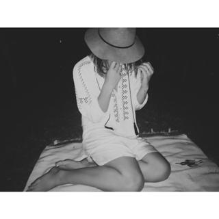 Chloe Bennet feet photo thumbnail