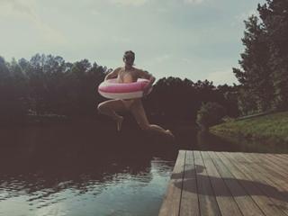Chloe Bennet feet photo thumbnail