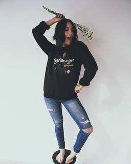 Chloe Bennet feet photo thumbnail