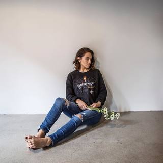 Chloe Bennet feet photo thumbnail