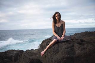 Chloe Bennet feet photo thumbnail