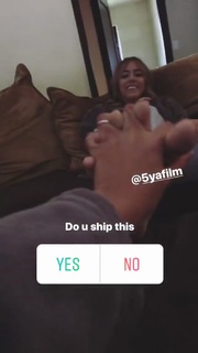 Chloe Bennet feet photo thumbnail