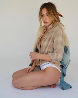 Chloe Bennet feet photo thumbnail