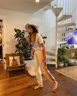 Chloe Bennet feet photo thumbnail