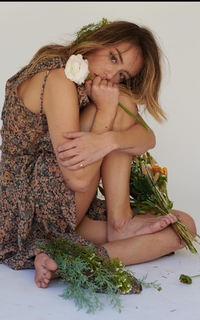 Chloe Bennet feet photo thumbnail