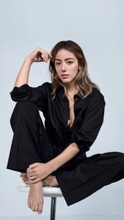 Chloe Bennet feet photo thumbnail