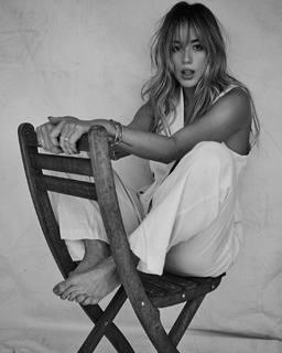 Chloe Bennet feet photo thumbnail