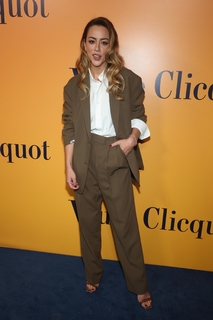 Chloe Bennet feet photo thumbnail