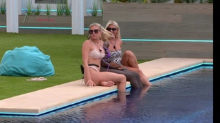 Chloe Burrows feet photo thumbnail