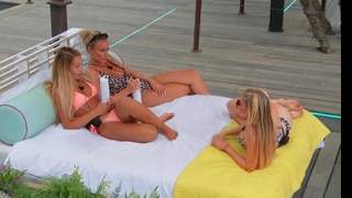 Chloe Burrows feet photo thumbnail