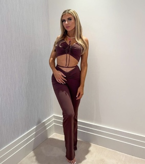 Chloe Burrows feet photo thumbnail