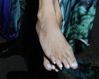 Chloe Burrows feet photo thumbnail
