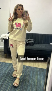 Chloe Burrows feet photo thumbnail