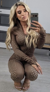 Chloe Burrows feet photo thumbnail