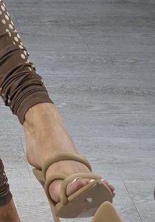 Chloe Burrows feet photo thumbnail