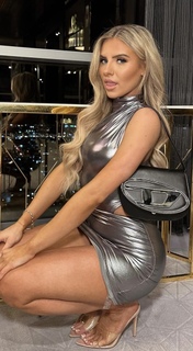 Chloe Burrows feet photo thumbnail