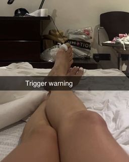 Chloe Burrows feet photo thumbnail